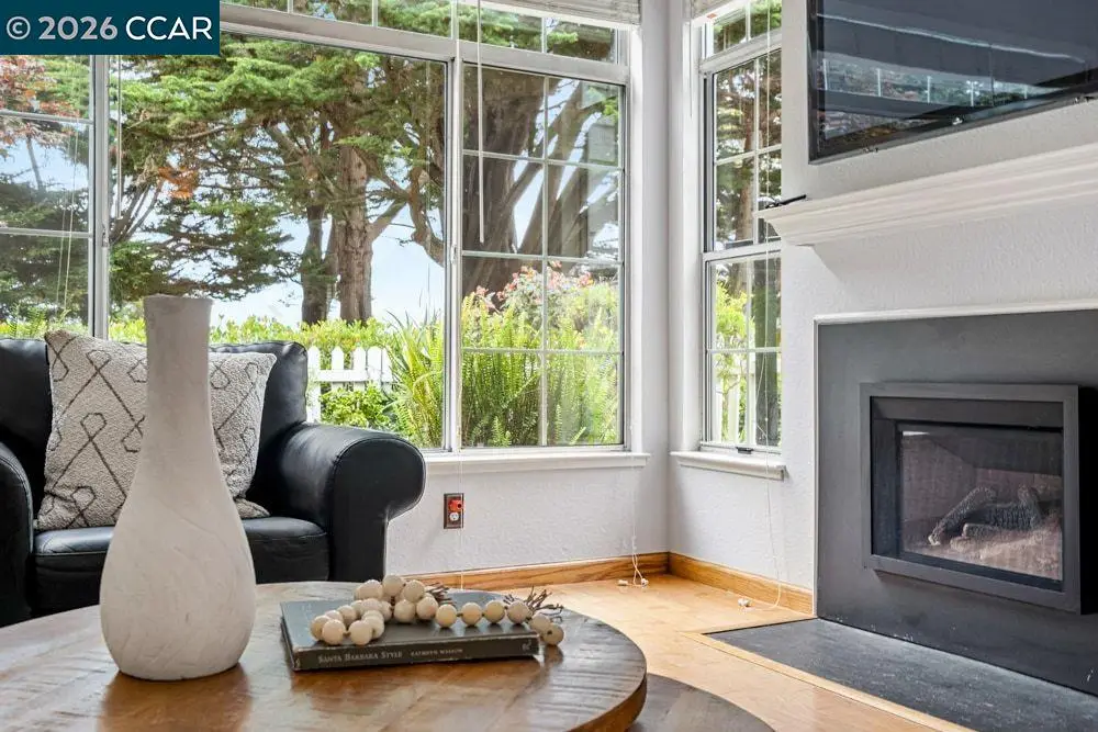 208 Commodore Dr, Richmond, CA 94804 - #1