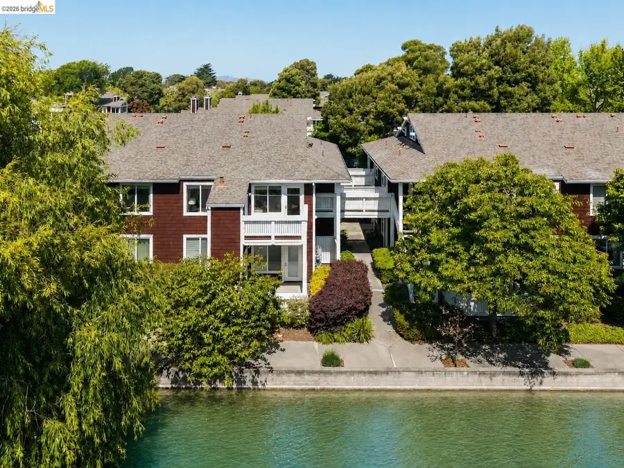 154 Marina Lakes Dr, Richmond, CA 94804 - #2