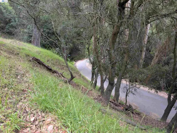 000 Girvin Drive, Oakland, CA 94603