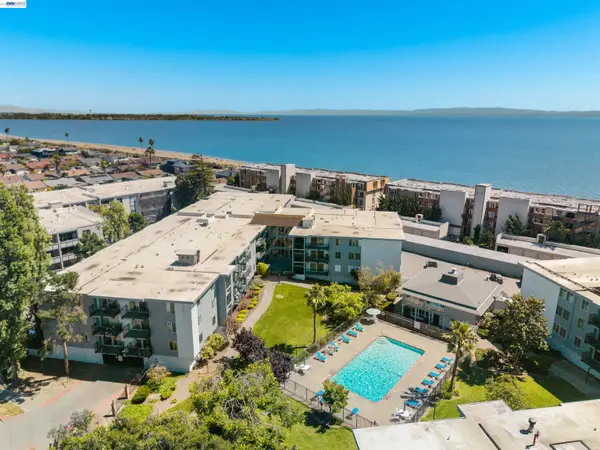 960 Shorepoint Court #214, Alameda, CA 94501