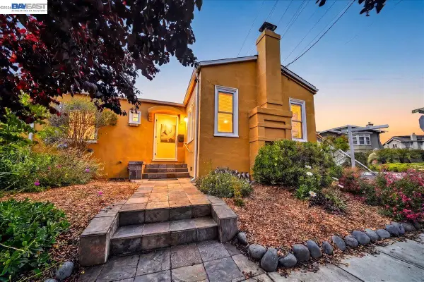 1175 Camelia St, Berkeley, CA 94702
