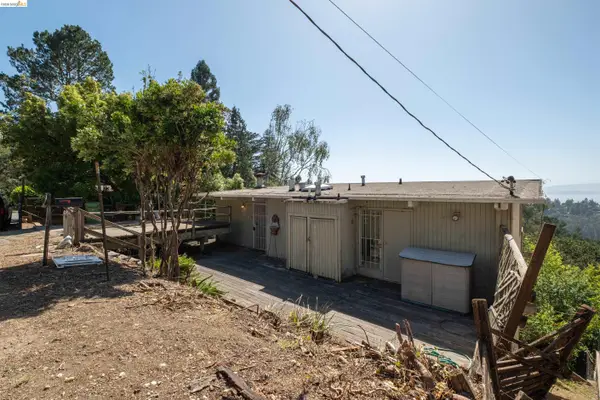 7279 Snake Rd, Oakland, CA 94611