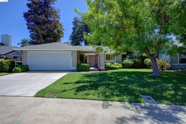 2202 Royal Wood Lane, Turlock, CA 95380