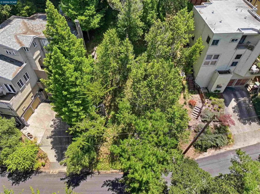 6690 Gunn Dr, Oakland, CA 94611 - #2