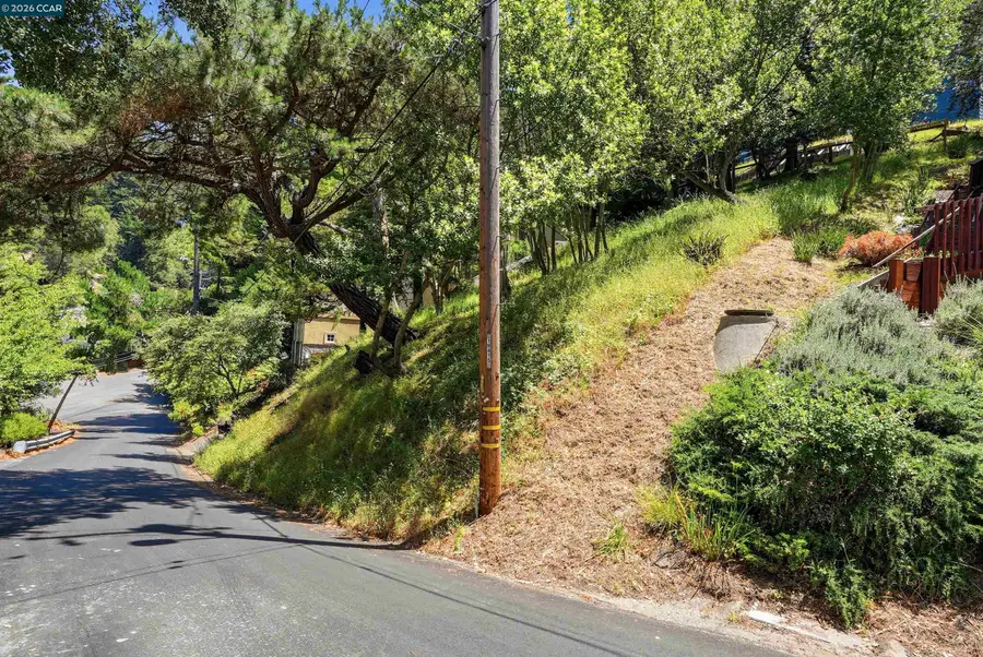 6690 Gunn Dr, Oakland, CA 94611 - #3