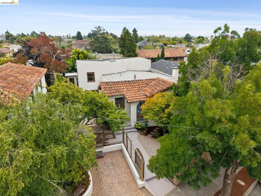 1246 Hopkins St, Berkeley, CA 94702 - #2