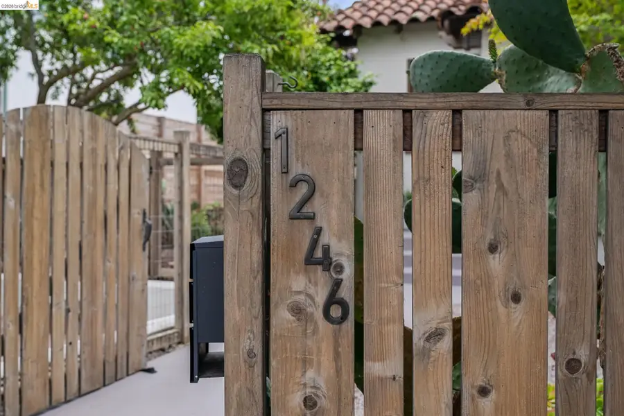 1246 Hopkins St, Berkeley, CA 94702 - #3