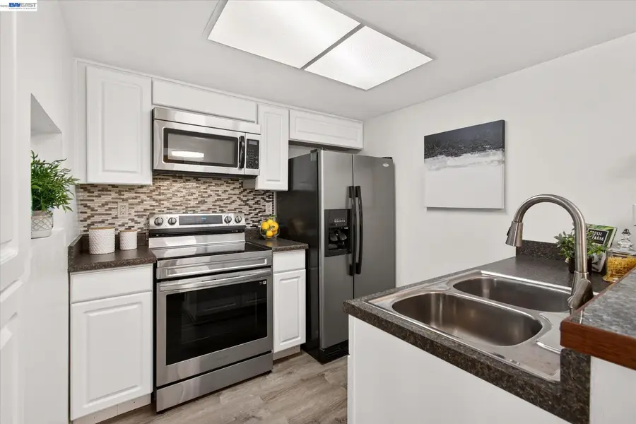 55 Massolo Dr #B, Pleasant Hill, CA 94523 - #2