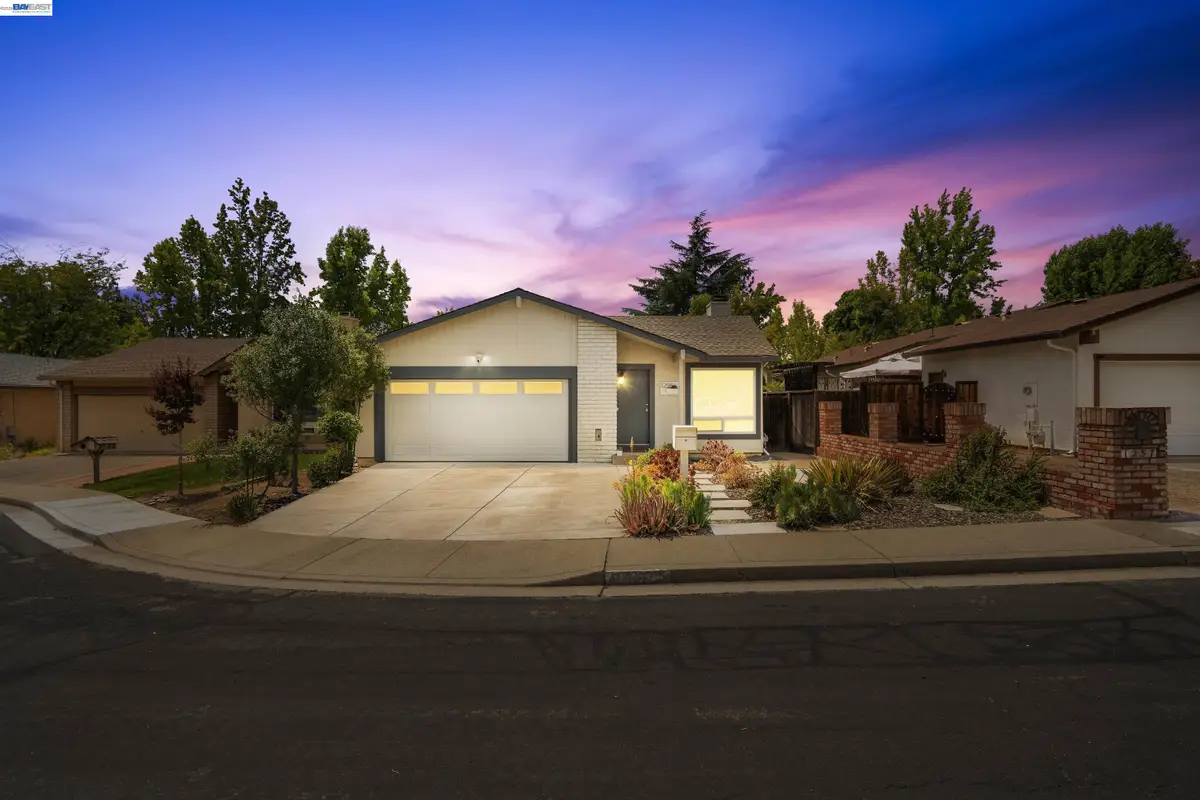 1255 Cougar Ln, Concord, CA 94521 - #1