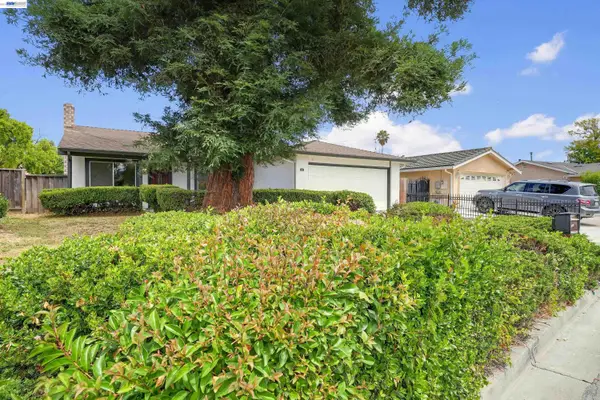 32466 Lake Berryessa Dr, Fremont, CA 94555