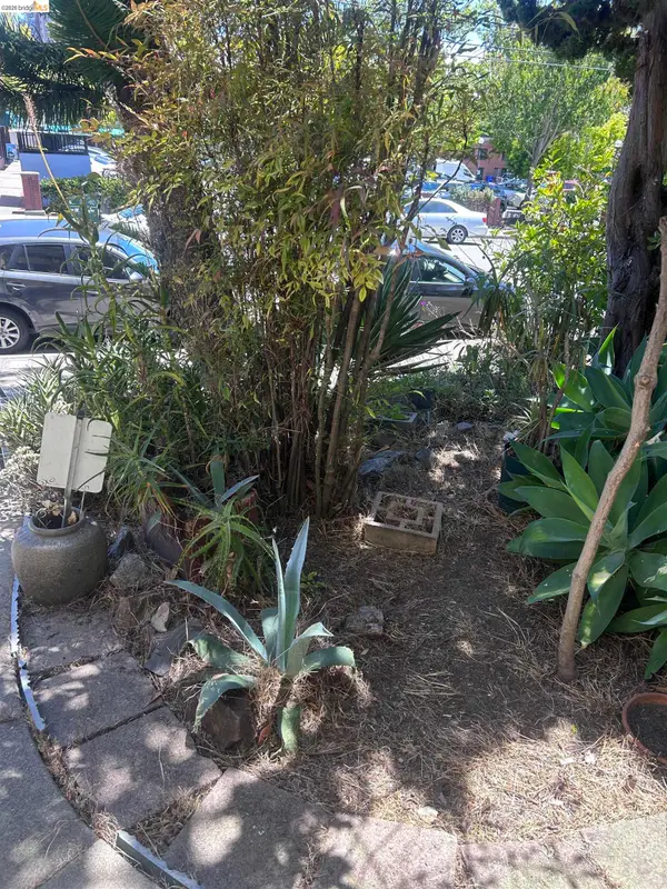 4035 Howe St, Oakland, CA 94611