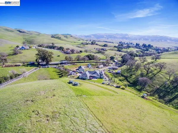 3329 Little Valley Rd, Sunol, CA 94586