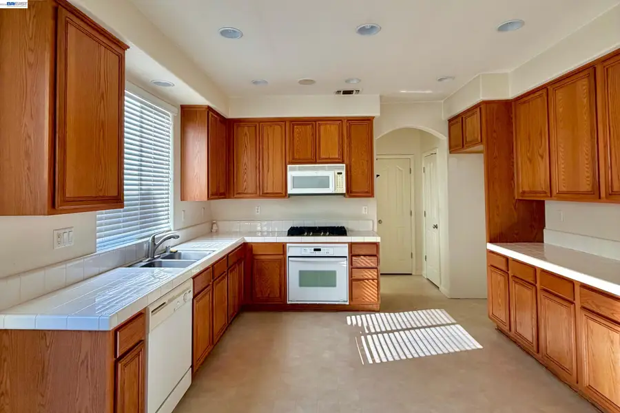 17385 Stone Celler Way, Lathrop, CA 95330 - #2