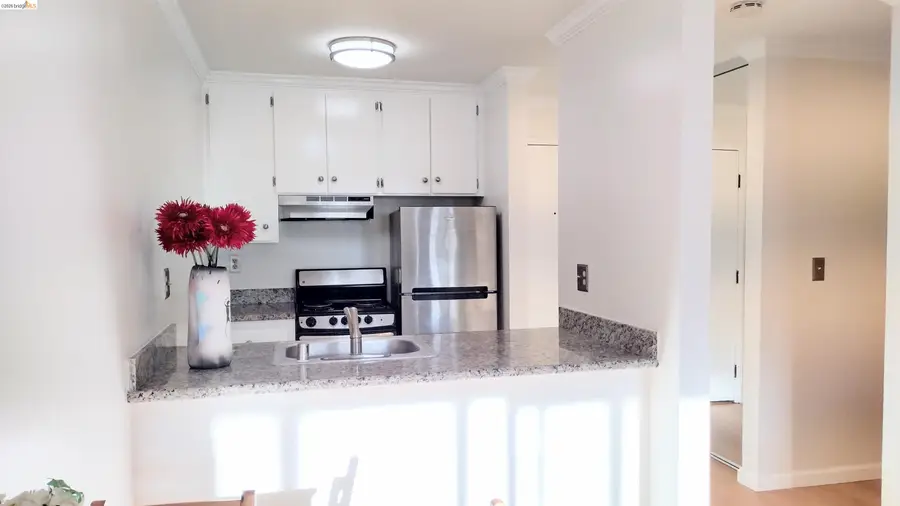 288 Whitmore St #212, Oakland, CA 94611 - #3