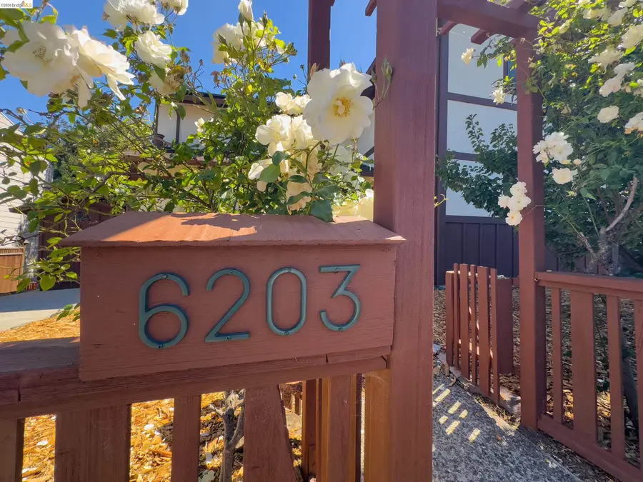 6203 Bernhard Ave, Richmond, CA 94805 - #2