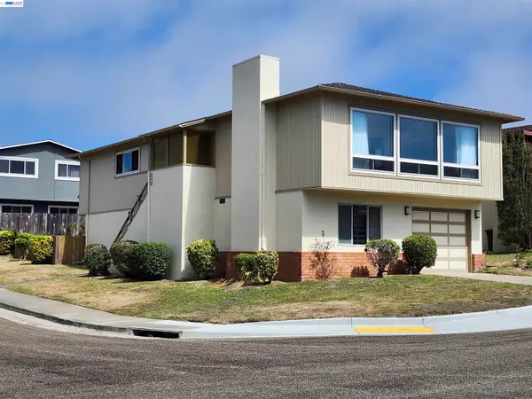 110 Sunshine Dr, Pacifica, CA 94044