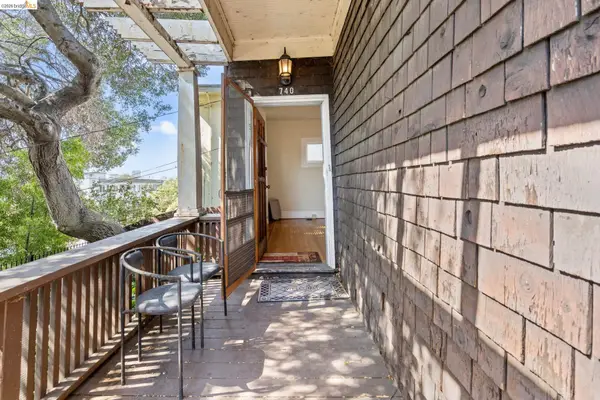 738 E 19th St, Oakland, CA 94606