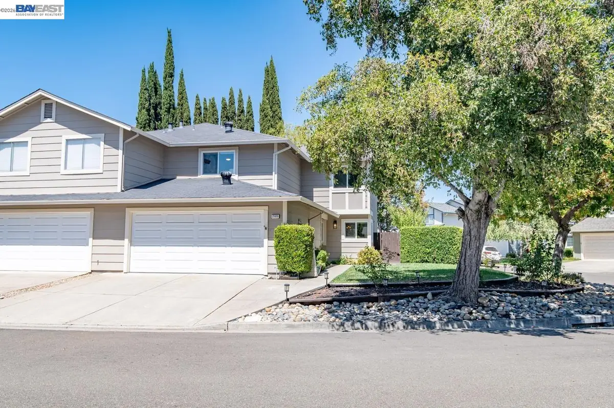2105 Armstrong Dr, Pleasanton, CA 94588 - #1