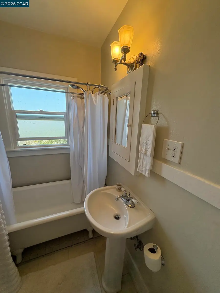 724 Edwards, Crockett, CA 94525 - #3