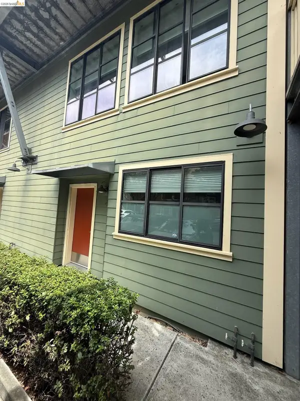 1555 32nd St #4, Oakland, CA 94608