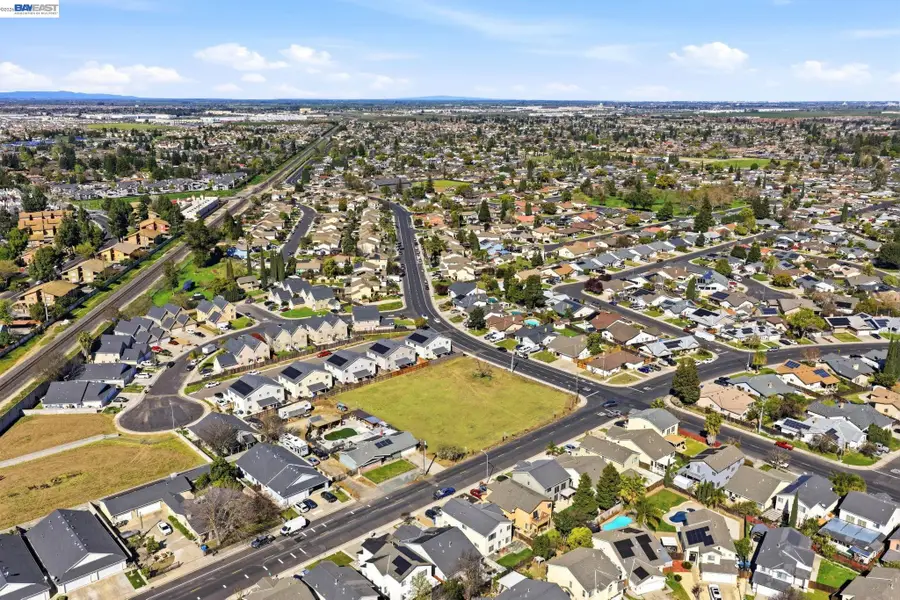 445 N Walnut Ave, Manteca, CA 95336 - #3