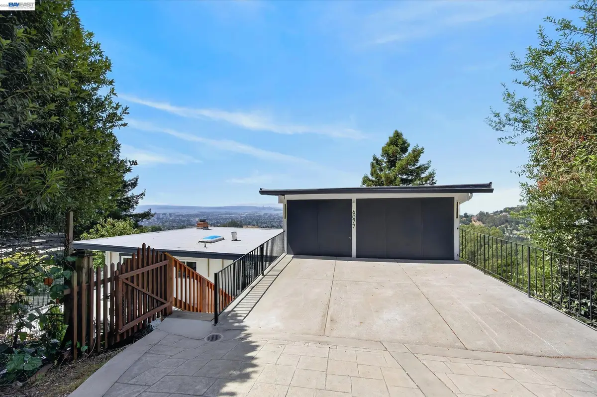 6077 Skyline Blvd, Oakland, CA 94611 - #1