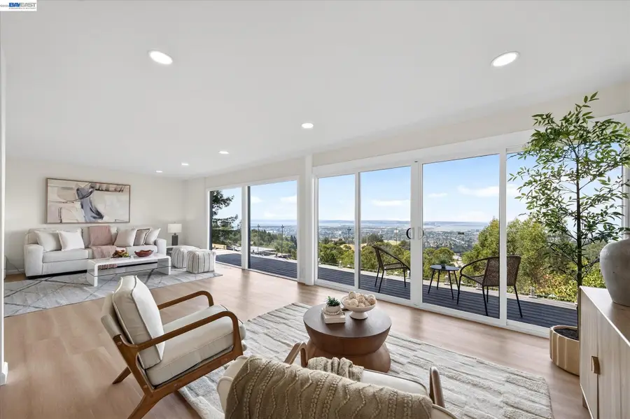 6077 Skyline Blvd, Oakland, CA 94611 - #3