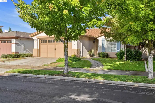 2336 Shadow Berry Dr, Manteca, CA 95336