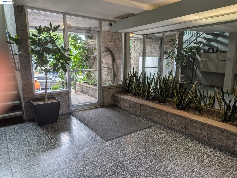 3877 Howe St #107, Oakland, CA 94611 - #2