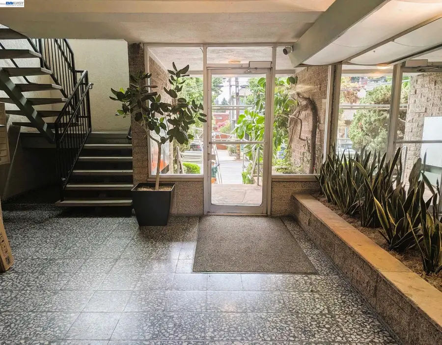 3877 Howe St #107, Oakland, CA 94611 - #3