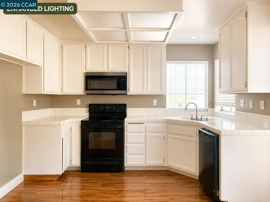 932 Edgewood Cir, Suisun City, CA 94585 - #3