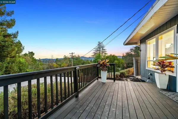 11 Las Palomas, Orinda, CA 94563