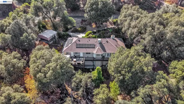 39309 Forest Park Ln, Oakhurst, CA 93644