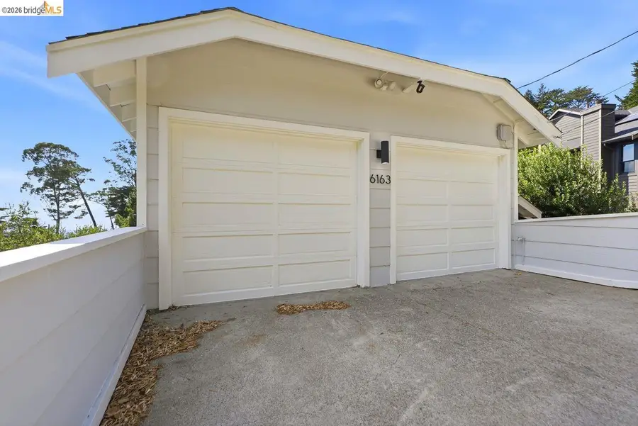 6163 Girvin Dr, Oakland, CA 94611 - #2