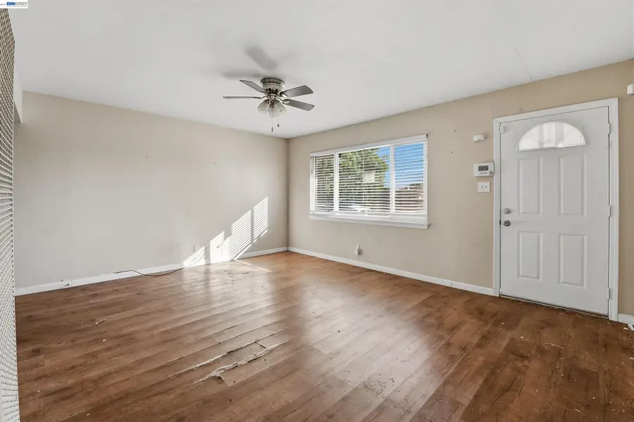 1223 W Santa Fe Ave, Merced, CA 95340 - #3
