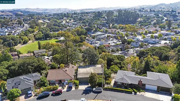 557 Summit Dr, Pinole, CA 94564
