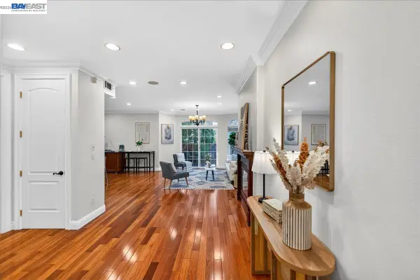 725 W Hacienda Ave, Campbell, CA 95008