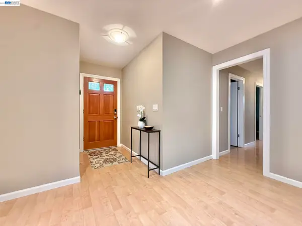 8525 Ousley Dr, Gilroy, CA 95020
