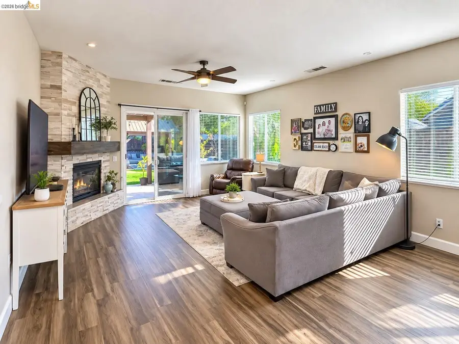493 Quail Glen Dr, Oakley, CA 94561 - #2