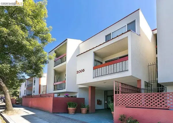 2005 Pleasant Valley #215, Oakland, CA 94611