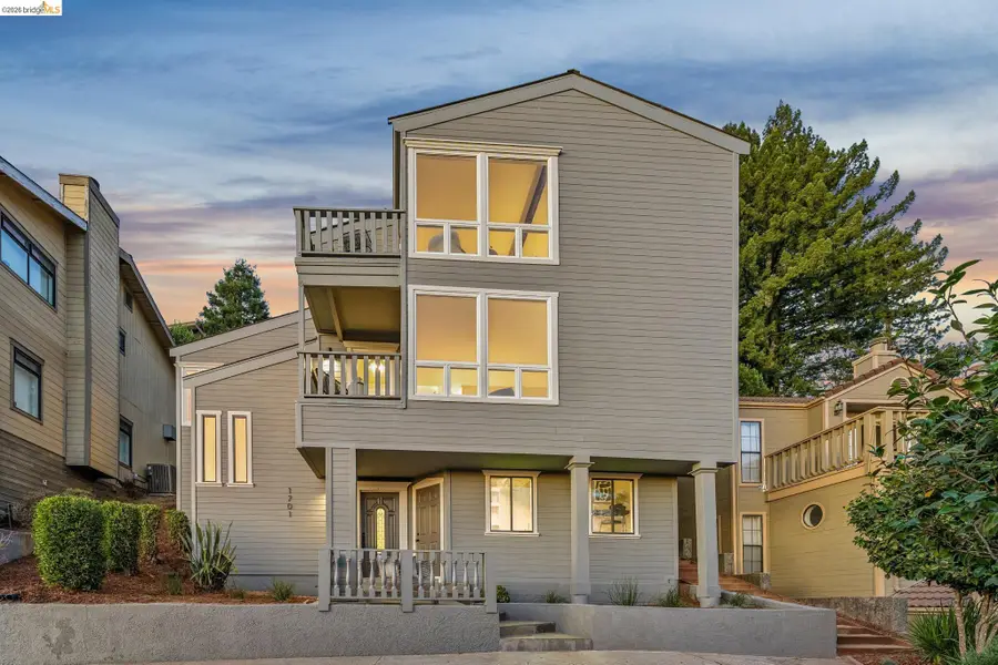 1701 Manzanita Dr, Oakland, CA 94611 - #3