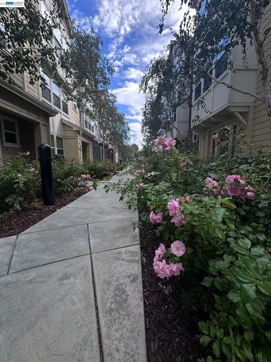 908 Arietta Dr, Mountain View, CA 94043 - #2