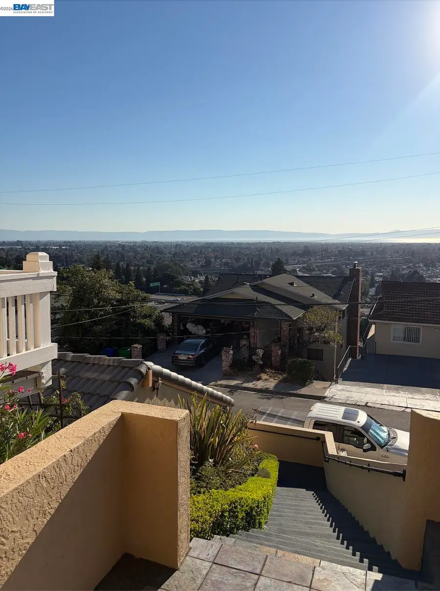 16900 Robey Dr, Castro Valley, CA 94578 - #2