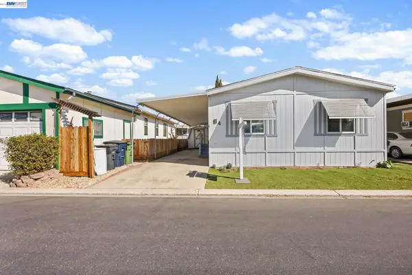 812 W Clover Rd #SPC 64, Tracy, CA 95376