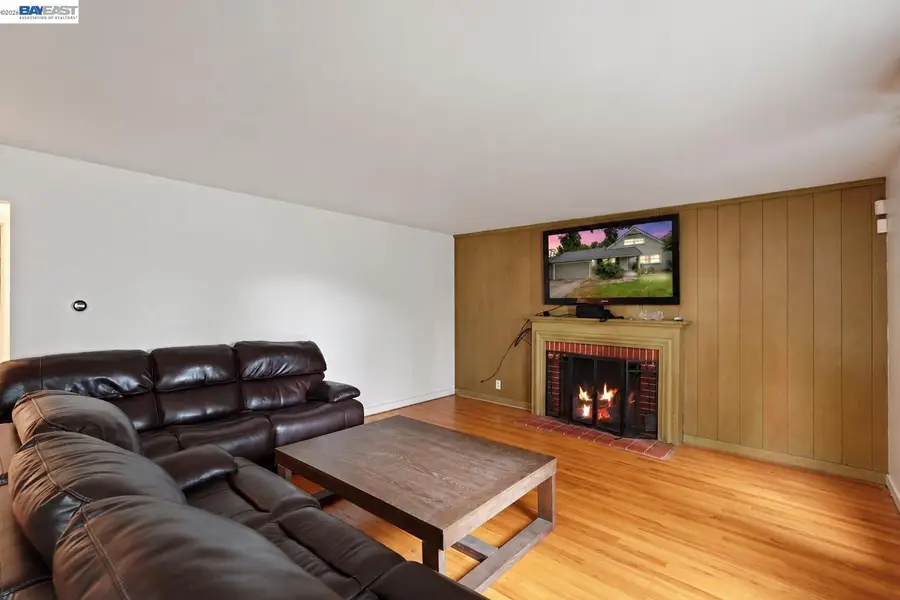 3055 Country Club Blvd, Stockton, CA 95204 - #3