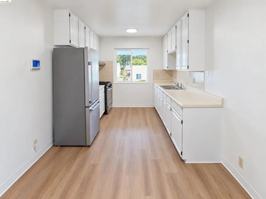 1121 5th St, Vallejo, CA 94590 - #2