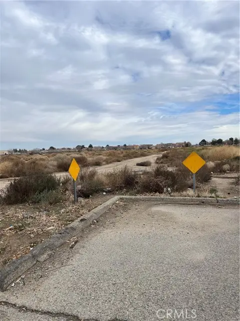 2500 E Ave J-8, Lancaster, CA 93535