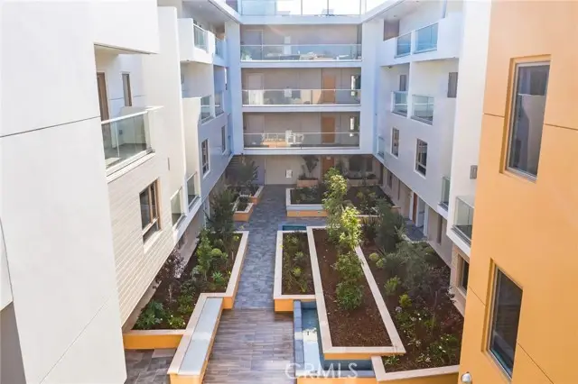 137 S Wilson Avenue #107, Pasadena, CA 91106 - Image #3