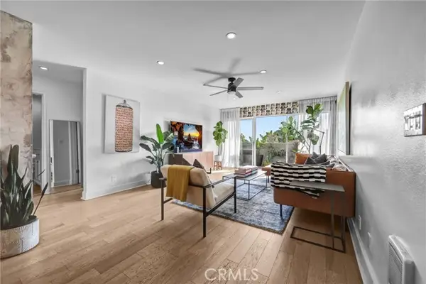 8400 De Longpre #212, West Hollywood, CA 90069