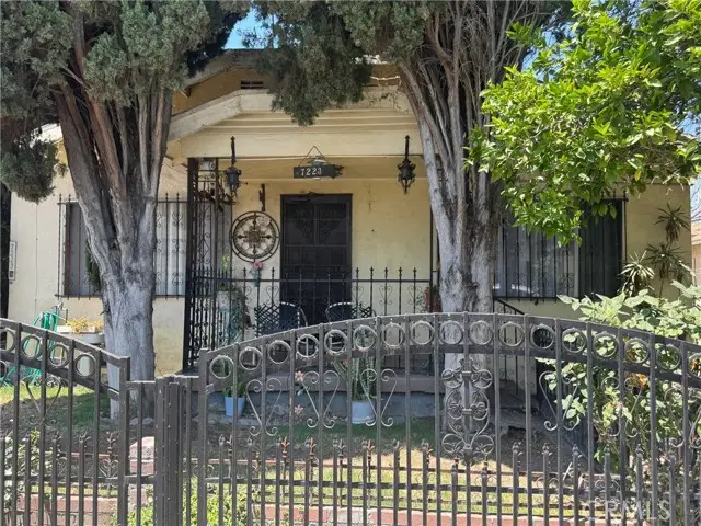 7223 Holmes Avenue, Los Angeles, CA 90001 - Image #2